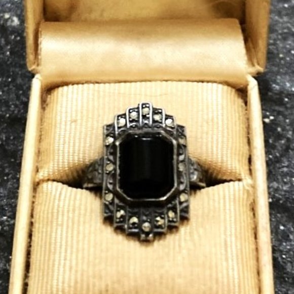 Art deco masterpiece: Antique signed sterling, marcasite and onyx ring, size 5 - Picture 1 of 5